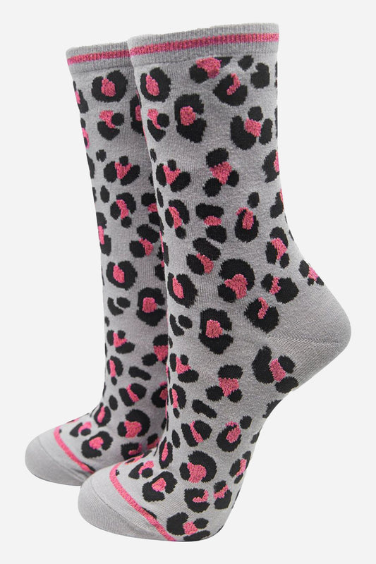 Women's Bamboo Socks Leopard Print Grey Pink