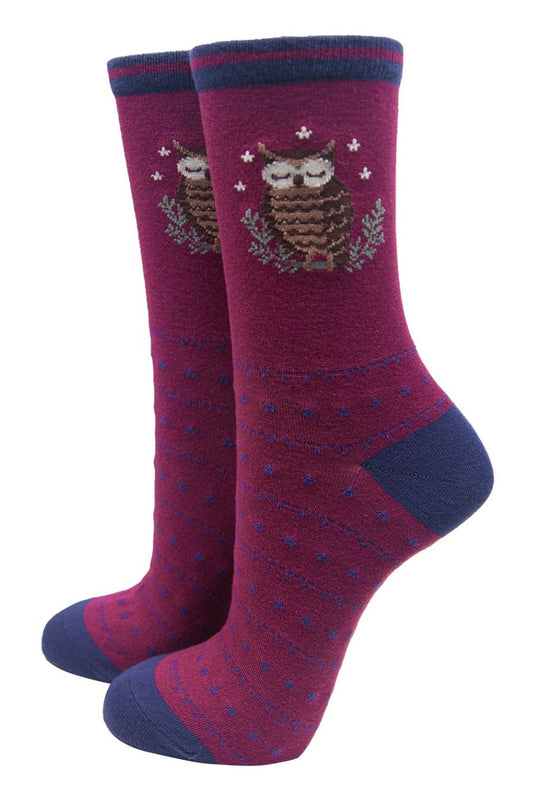 burgundy and navy blue ankle socks featuring a sleeping owl