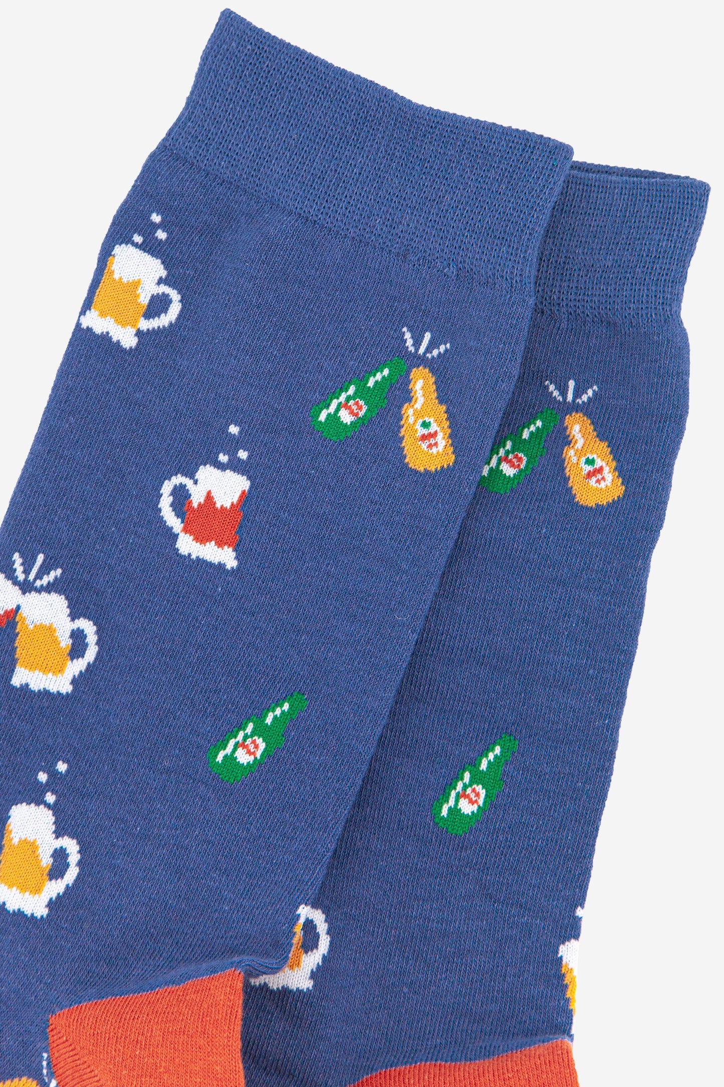 close up of the beer bottle and beer tankard mug pattern