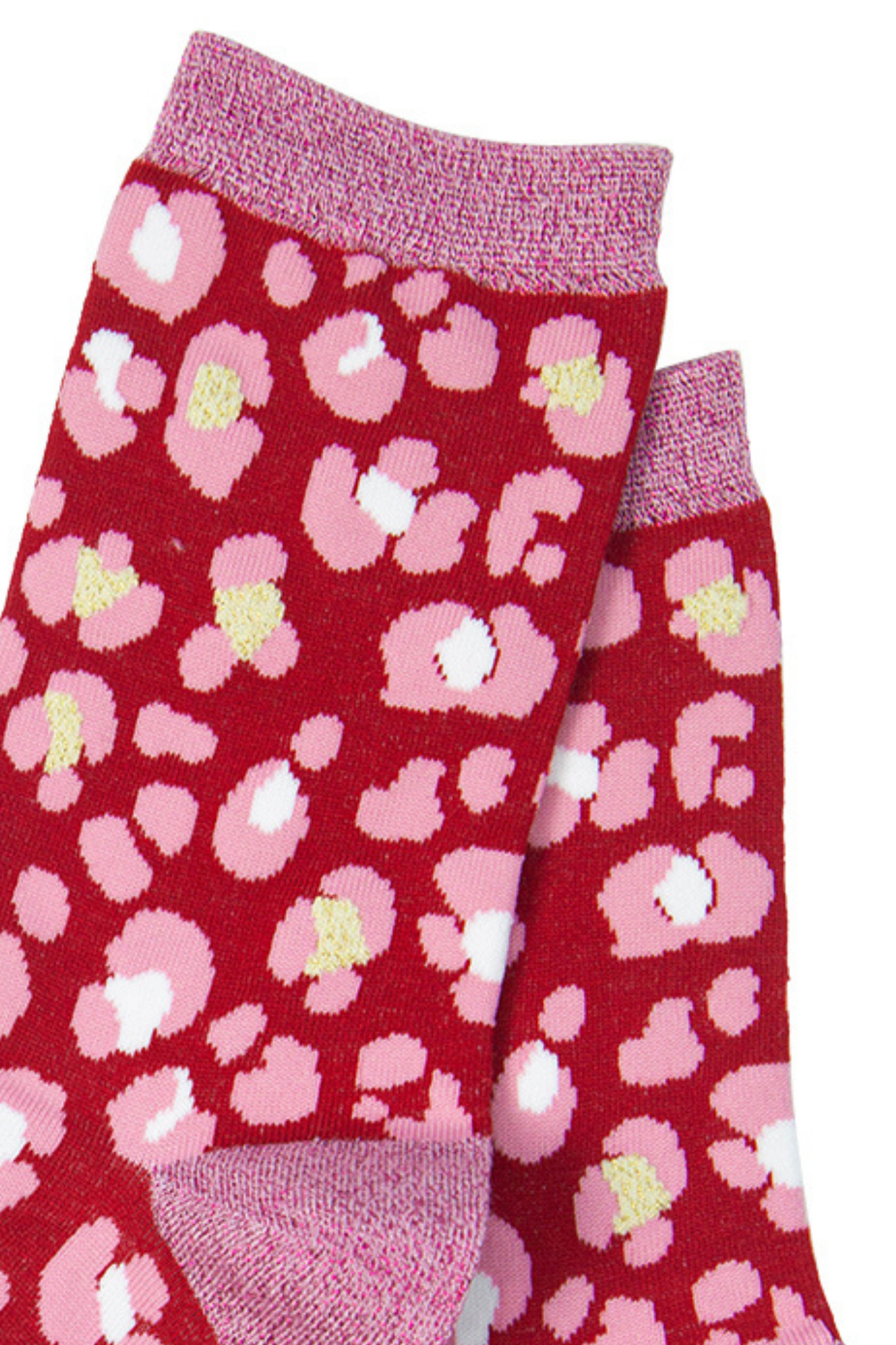 close up of the leopard print pattern