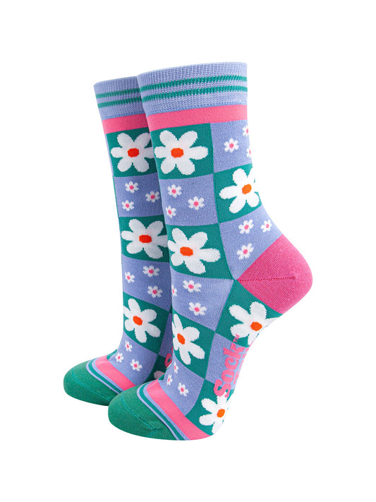 Flower-Checkerboard-Bamboo-Socks-in-Blue-Mannequin