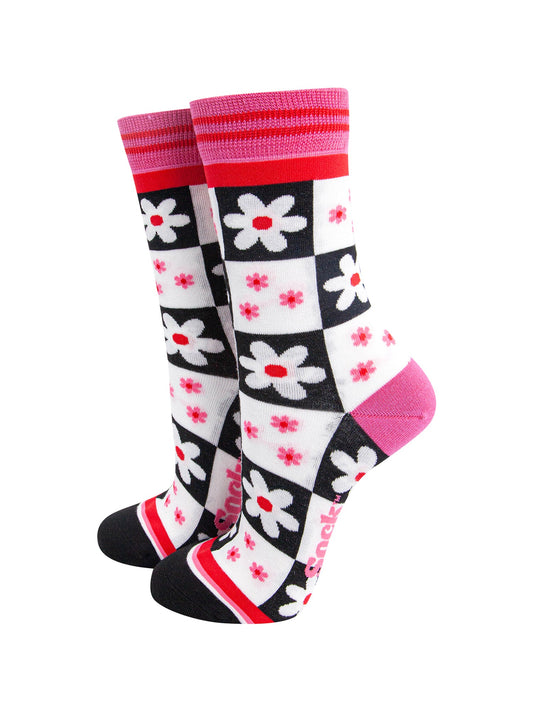 Flower-Checkerboard-Bamboo-Socks-in-Black/White-Mannequin