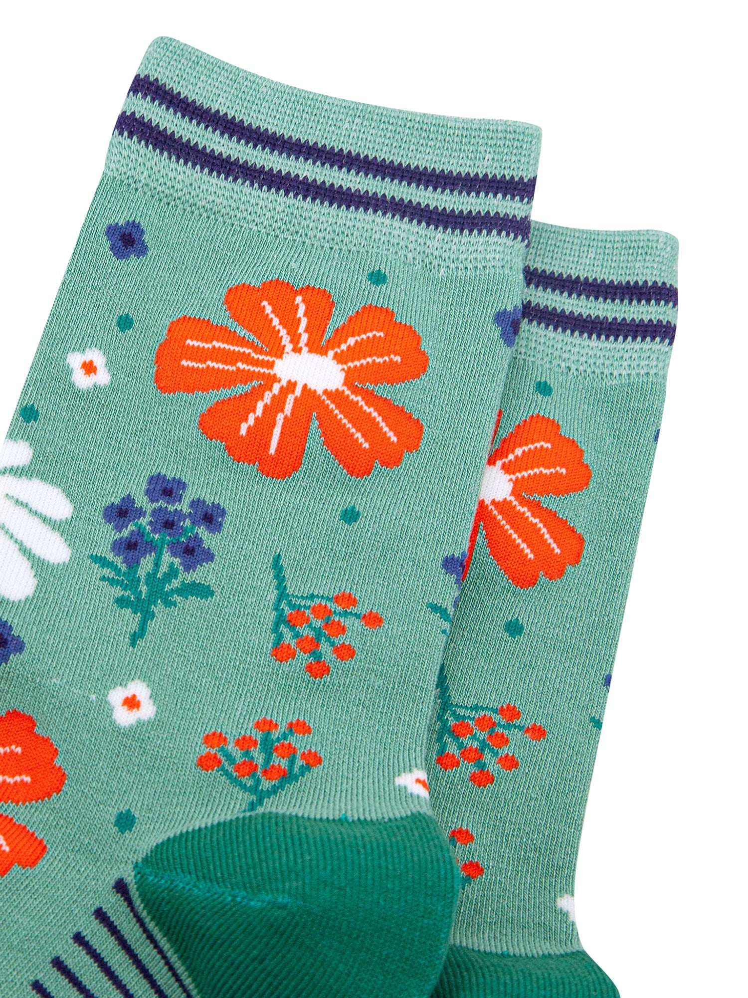 Wildflowers-Bamboo-Socks-in-Green-Close-Up