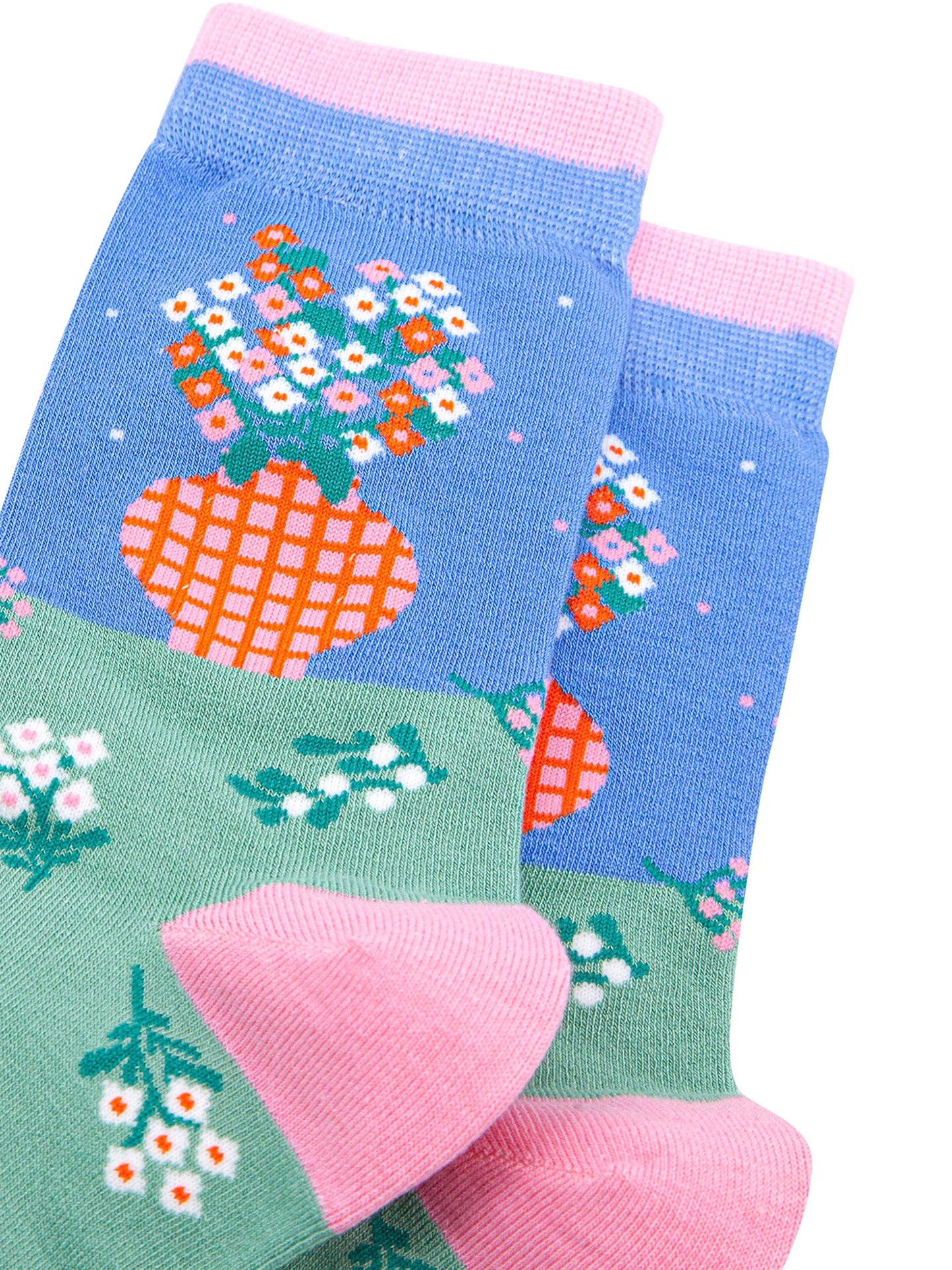 Flower-Vase-Bamboo-Socks-in-Blue-Closeup