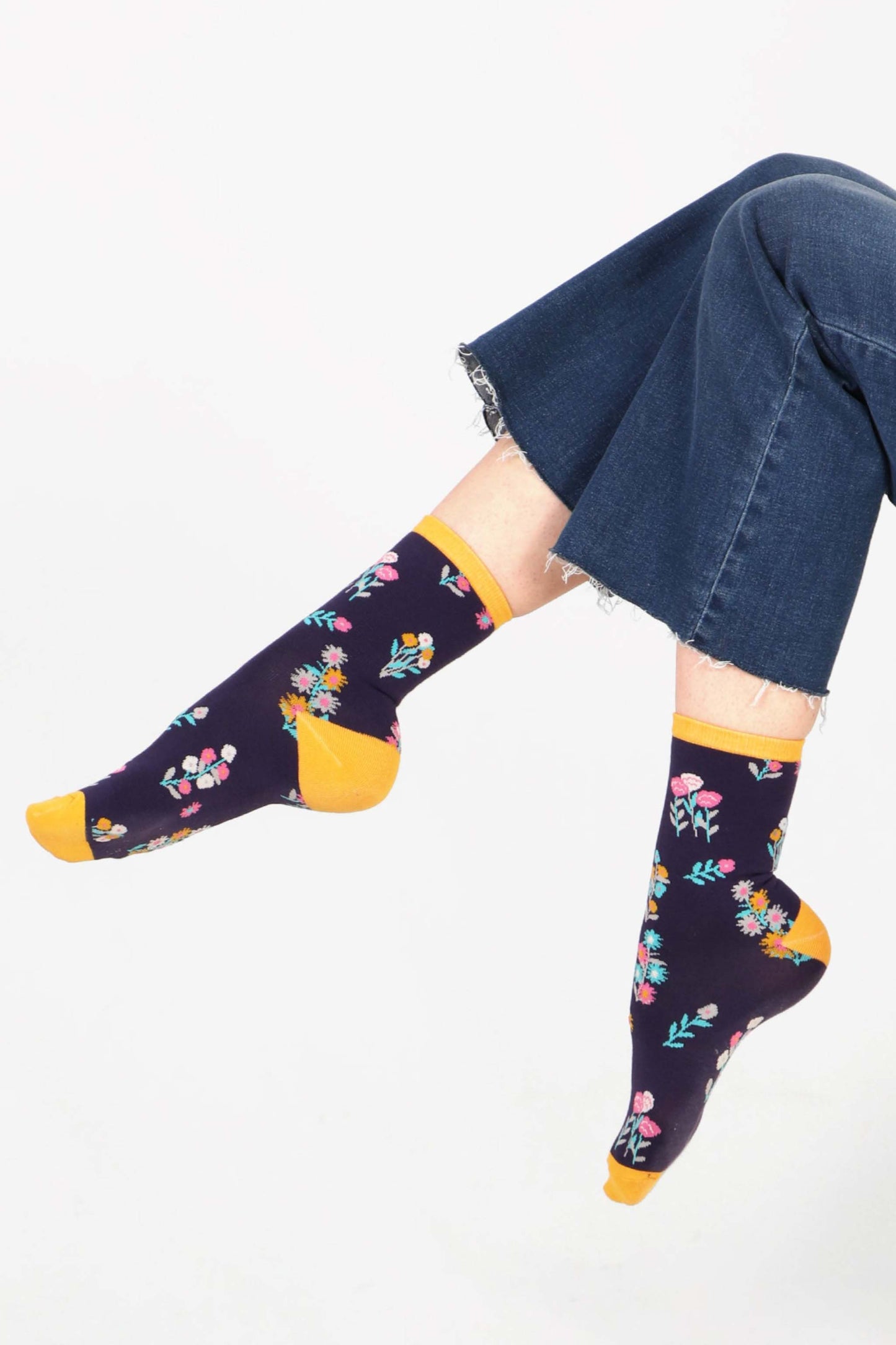 posy-floral-print-bamboo-socks-in-blue-and-yellow
