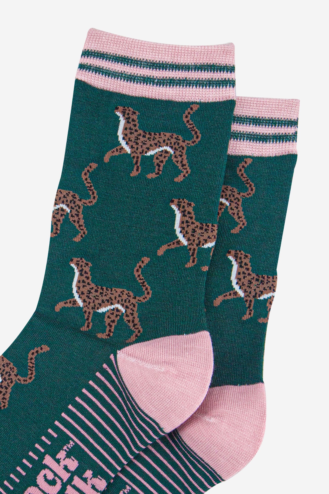 womens-bamboo-socks-forest-green-light-pink-winter-cheetah-close-up