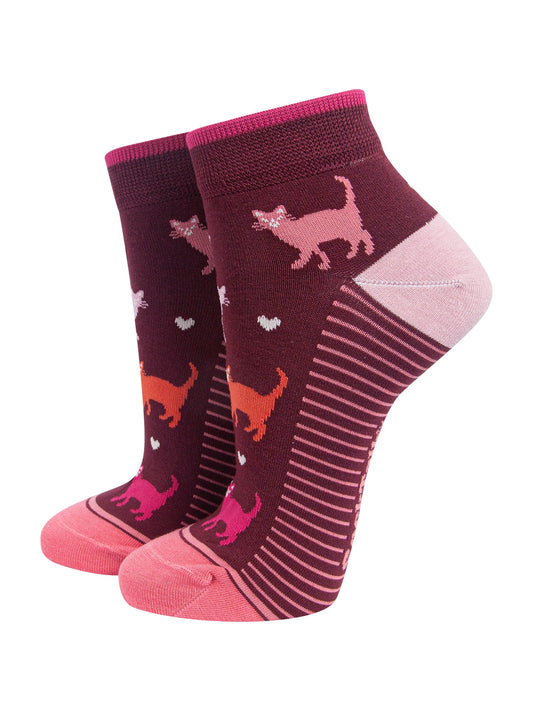 Multi-Cat-Women's-Bamboo-Trainer-Socks-in-Burgundy-On-Mannequin