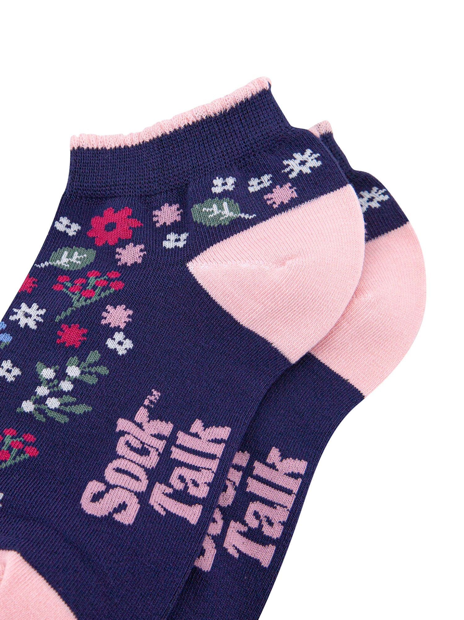 Wildflowers-Bamboo-Trainer-Socks-in-Navy-Blue-Closeup