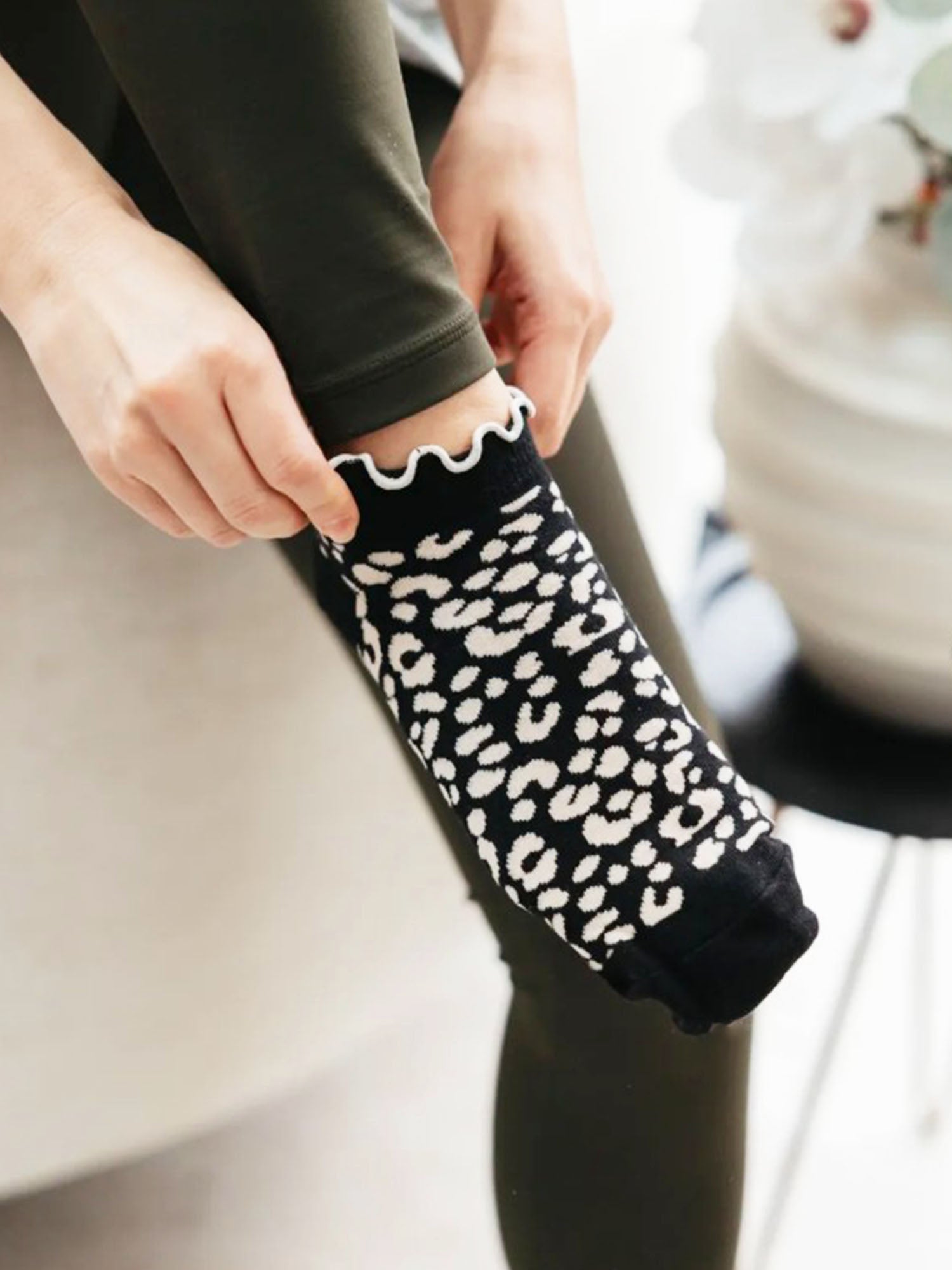 Leopard-Print-Frilled-Cuff-Combed-Cotton-Trainer-Socks-in-Black