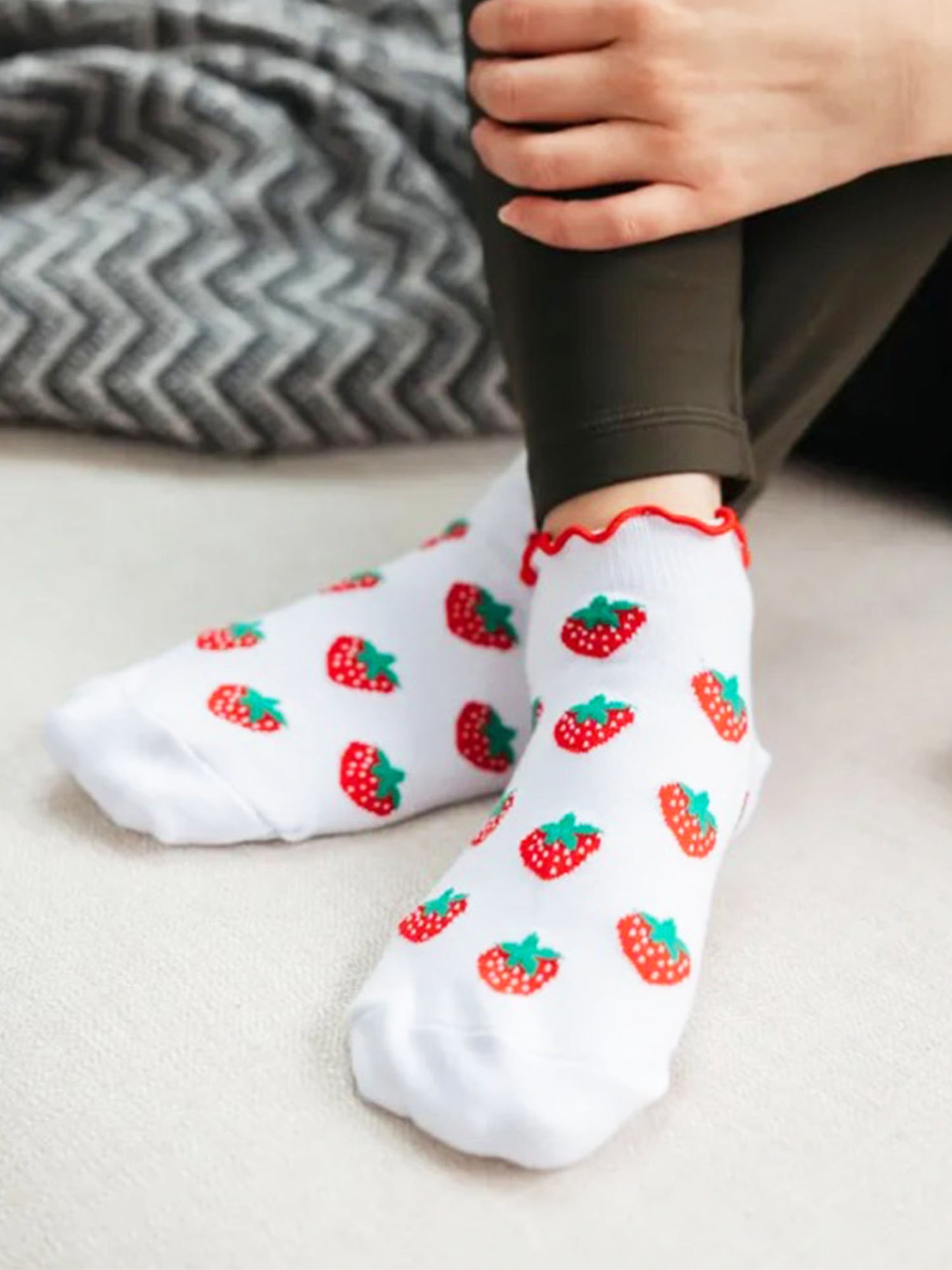 Strawberry-Frilled-Cuff-Combed-Cotton-Trainer-Socks-in-White