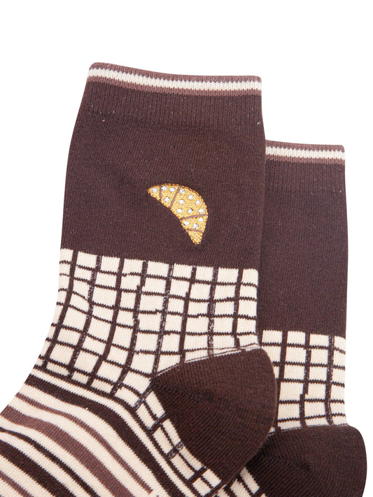 Croissant-Combed-Cotton-Pattern-Embroidered-Socks-in-Brown/Cream-Close-Up