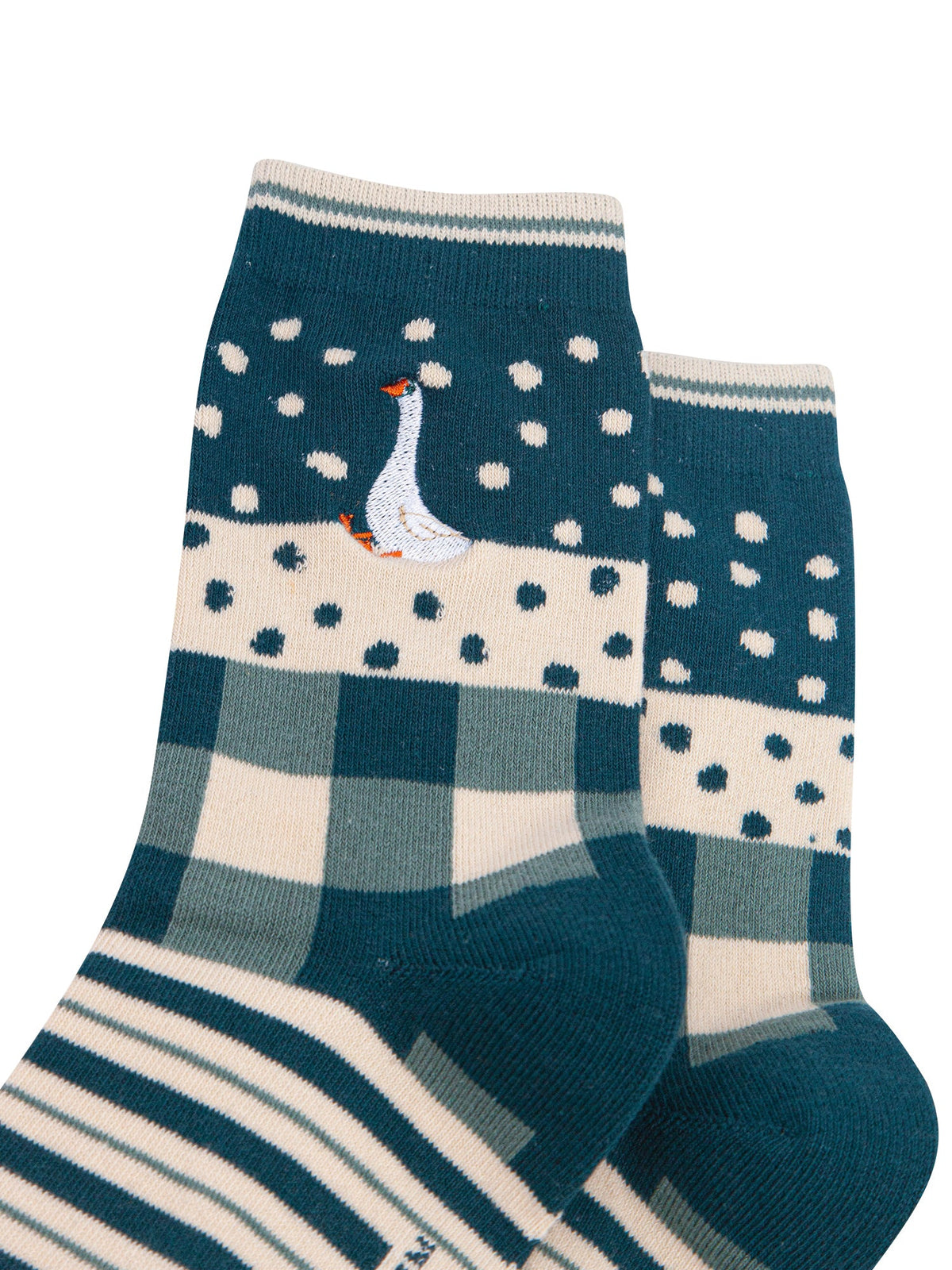 Goose-Combed-Cotton-Pattern-Embroidered-Socks-in-Forest-Green-Close-Up