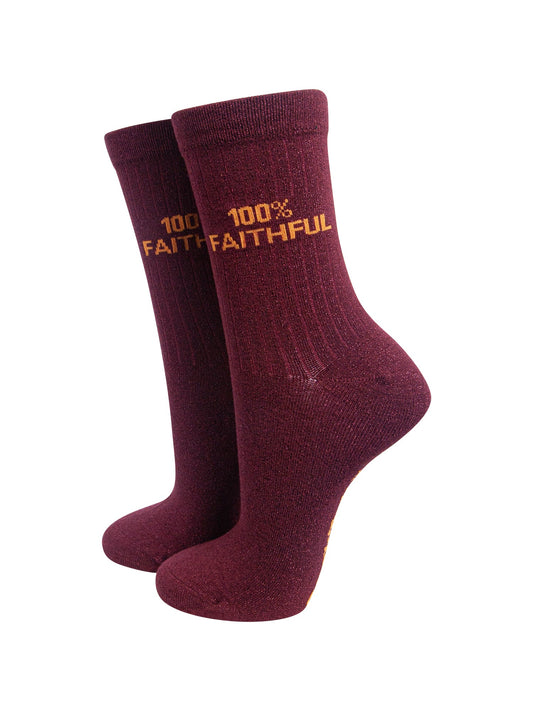 100%-Faithful-Combed-Cotton-Glitter-Socks-in-Wine-On-Mannequin