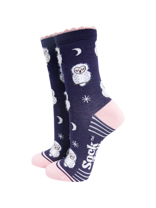 Sleeping-Barn-Owl-Fluffy-Bamboo-Socks-in-Navy-Blue-Mannequin