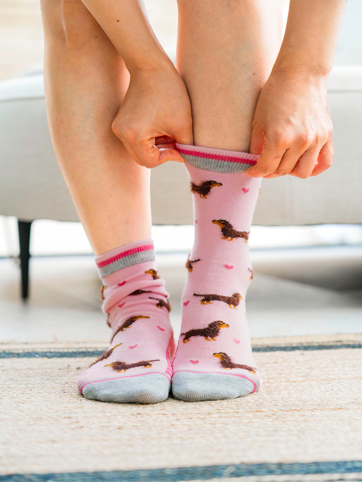 Sausage-Dogs-Hearts-Fluffy-Bamboo-Socks-in-Pink