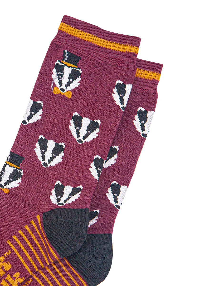 mens-bamboo-socks-burgundy-black-dapper-badger-close-up