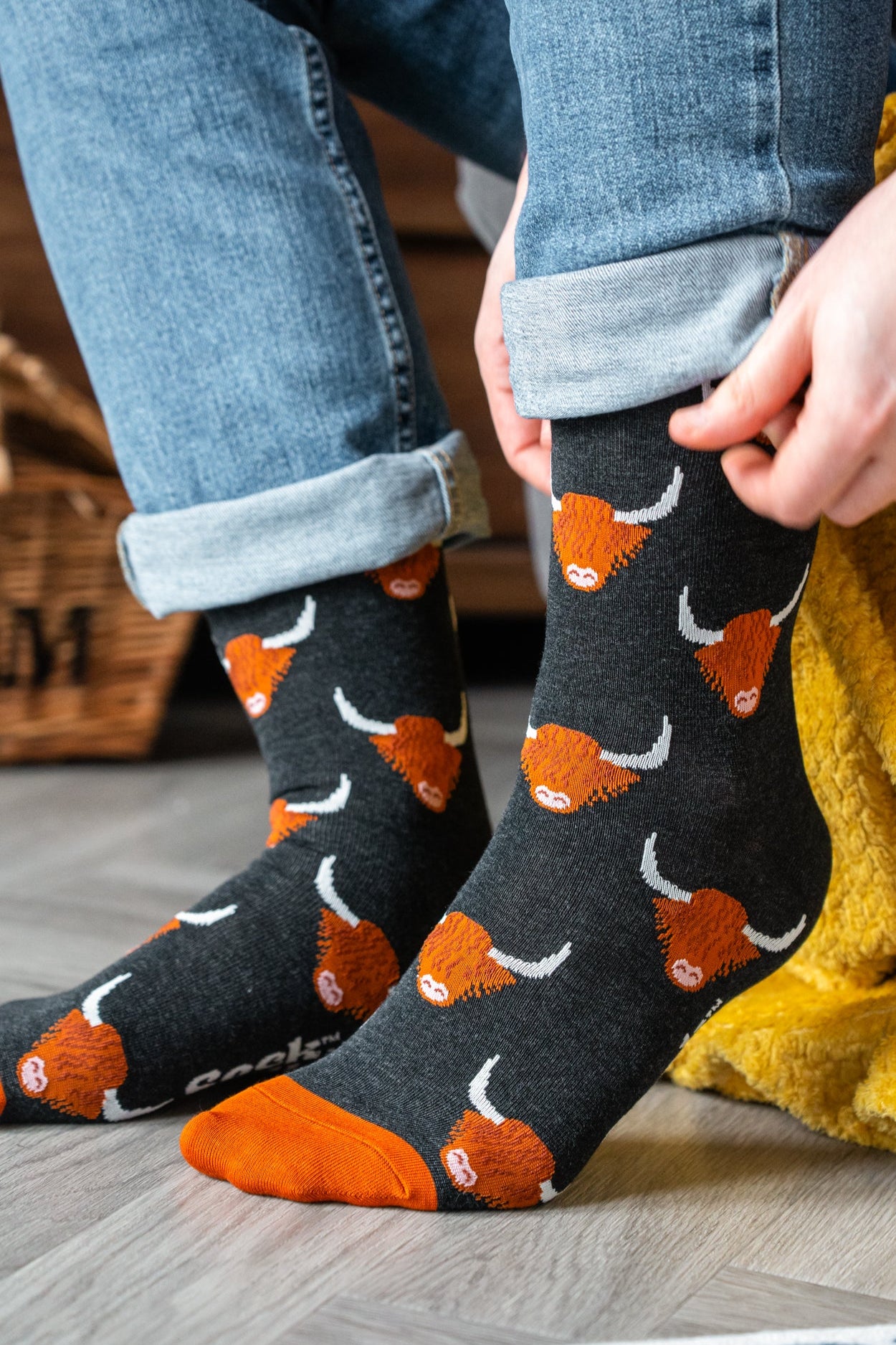 mens-bamboo-socks-black-highland-cow
