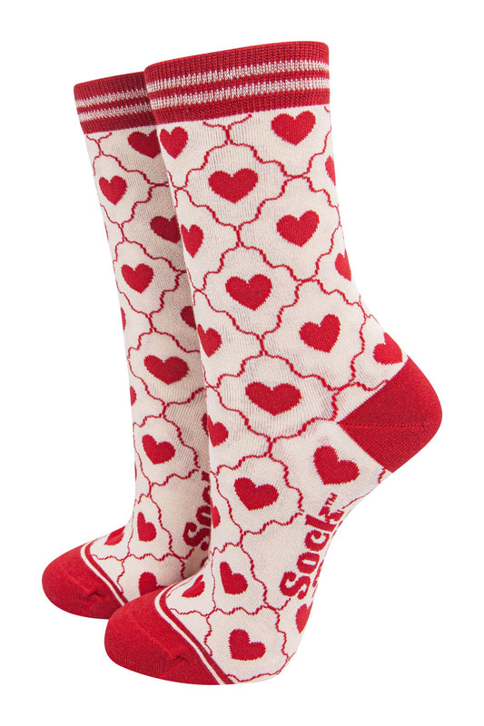 womens-bamboo-socks-cream-red-heart-ribbon-trellis