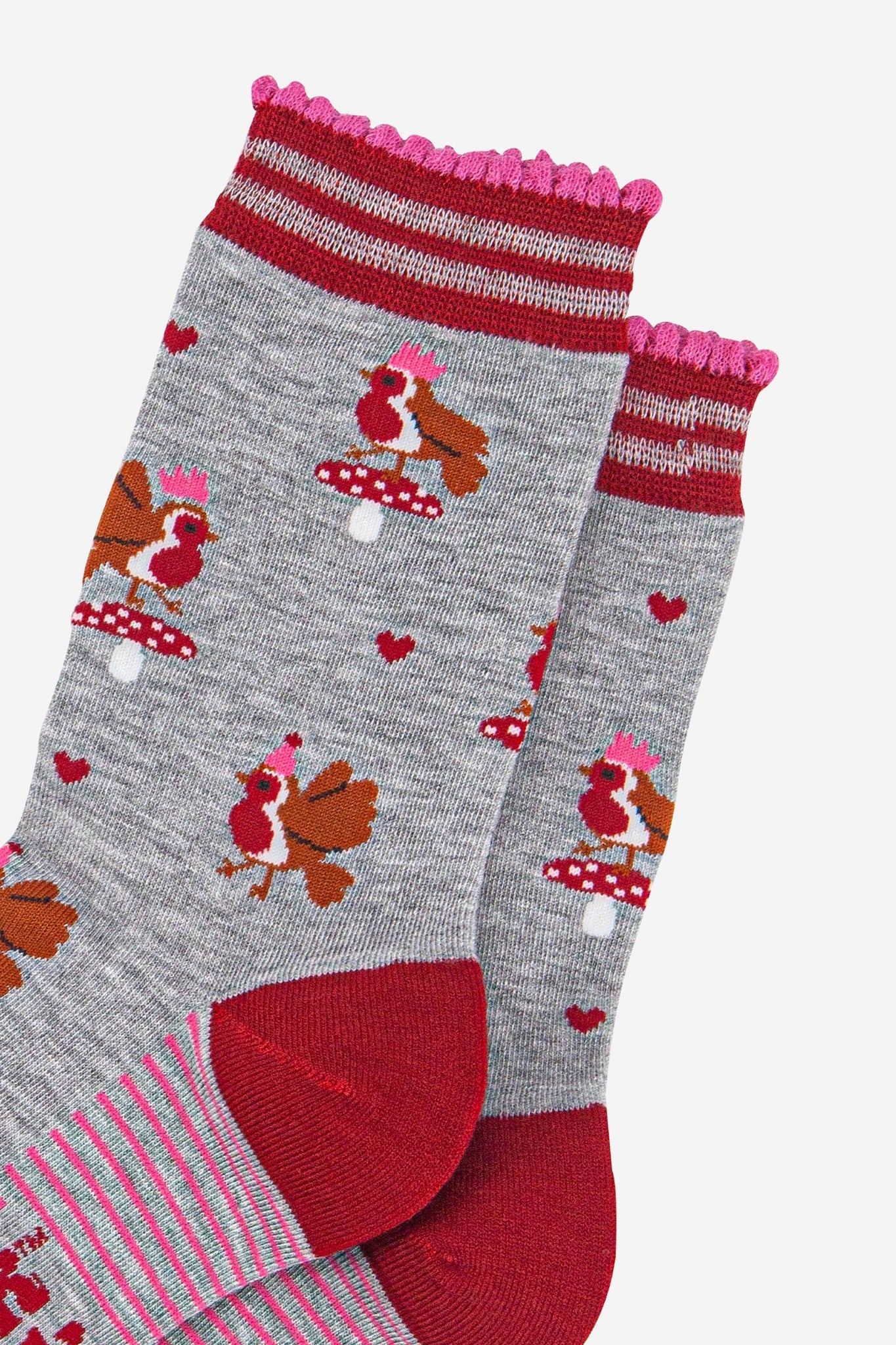 womens-bamboo-socks-light-grey-red-party-robins-close-up