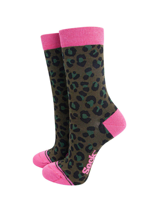 womens-bamboo-socks-khaki-hot-pink-leopard-print