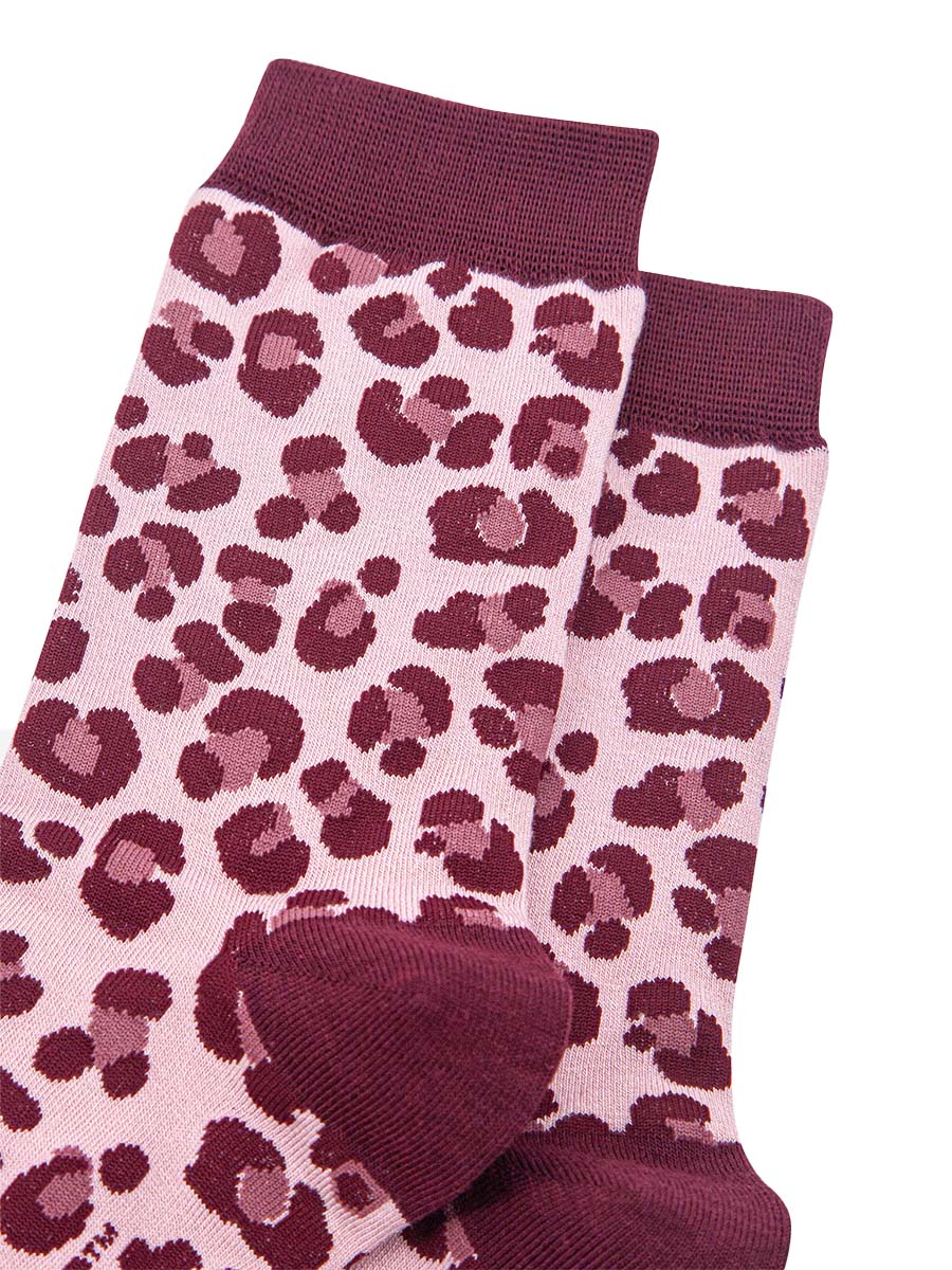 womens-bamboo-socks-light-pink-berry-leopard-close-up
