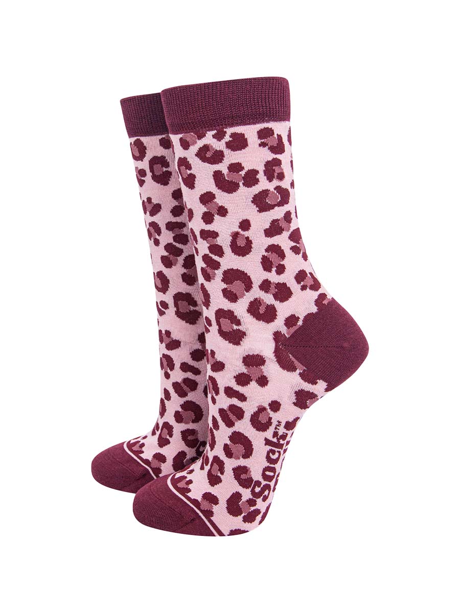 womens-bamboo-socks-light-pink-berry-leopard-print
