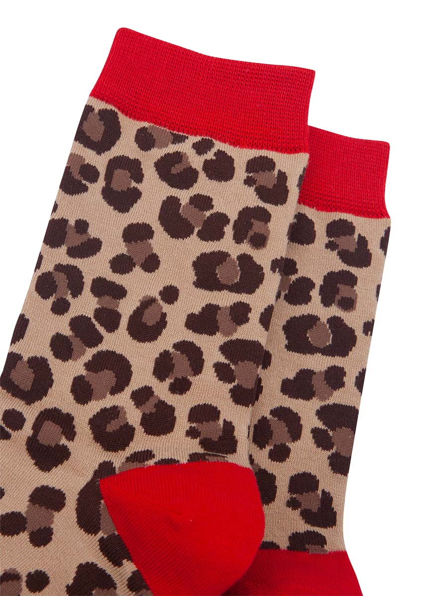 womens-bamboo-socks-beige-red-leopard-close-up