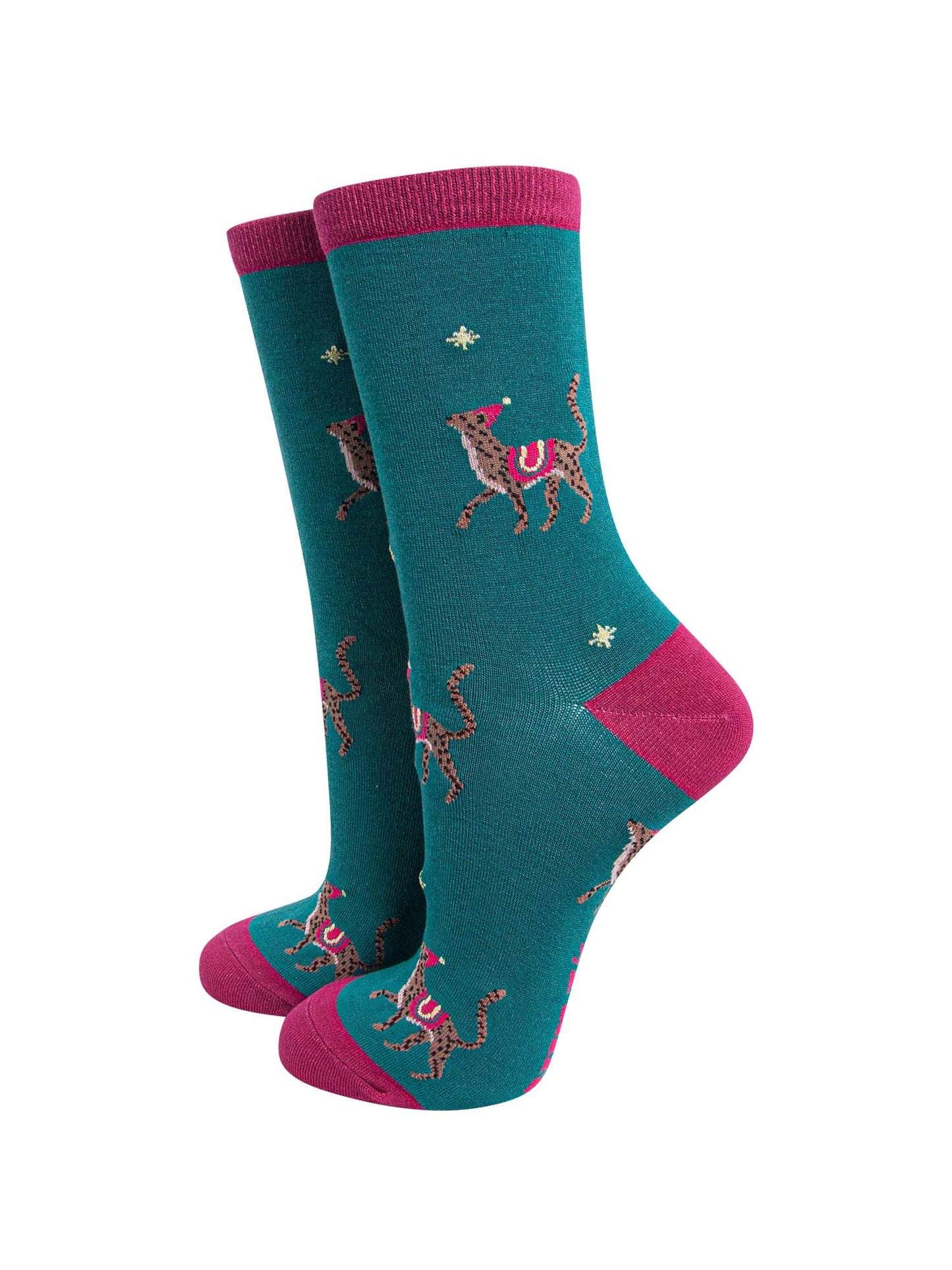 green bamboo ankle socks featuring cheetahs wearing party hats