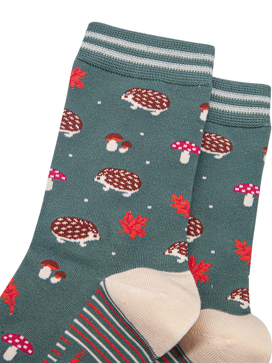 womens-bamboo-socks-sage-green-cream-hedgehog-toadstool-close-up
