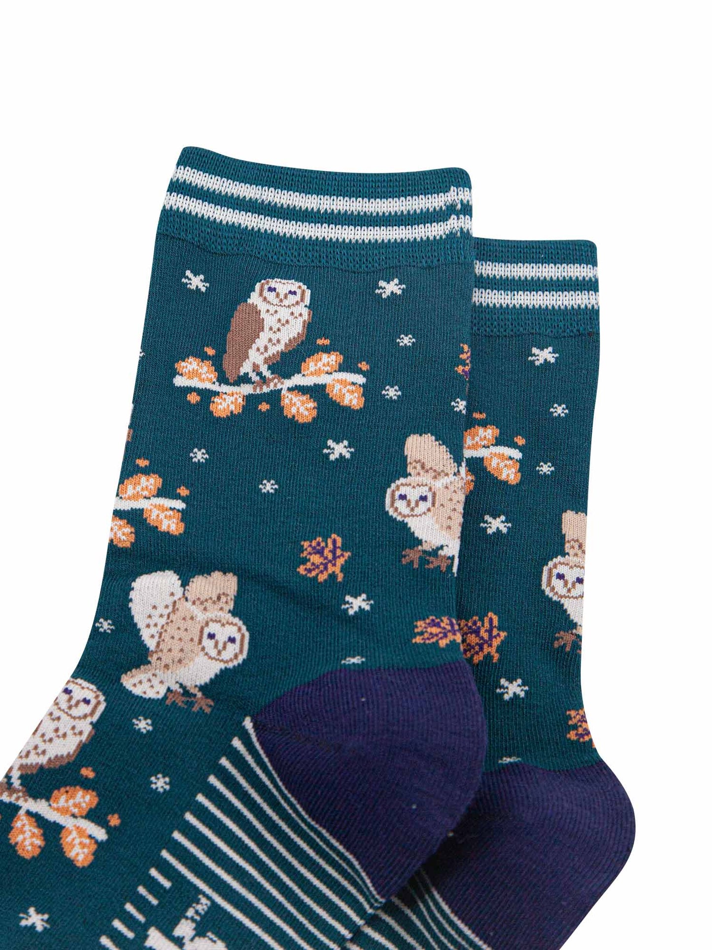 womens-bamboo-socks-forest-green-navy-blue-barn-owls-close-up