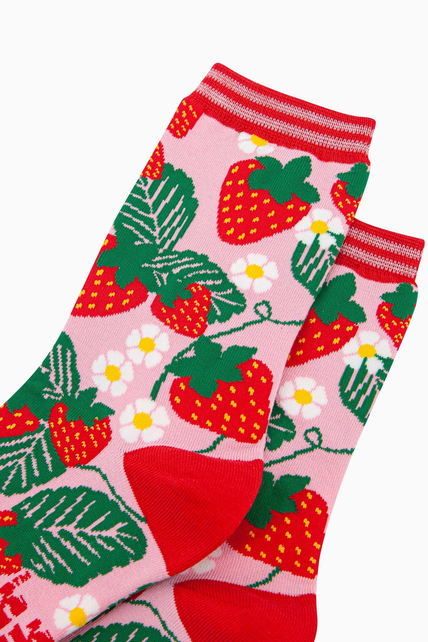 womens-bamboo-socks-pink-strawberries-close-up-pattern-red-summer-berries-white-flowers-laves-strawberry-plants