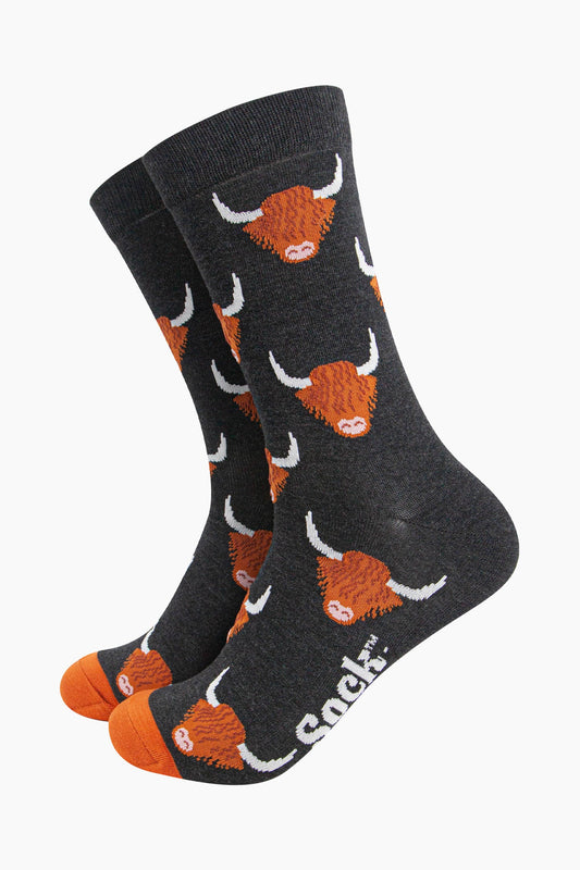 mens-bamboo-socks-black-highland-cow-scottish-cattle-crew-midcalf