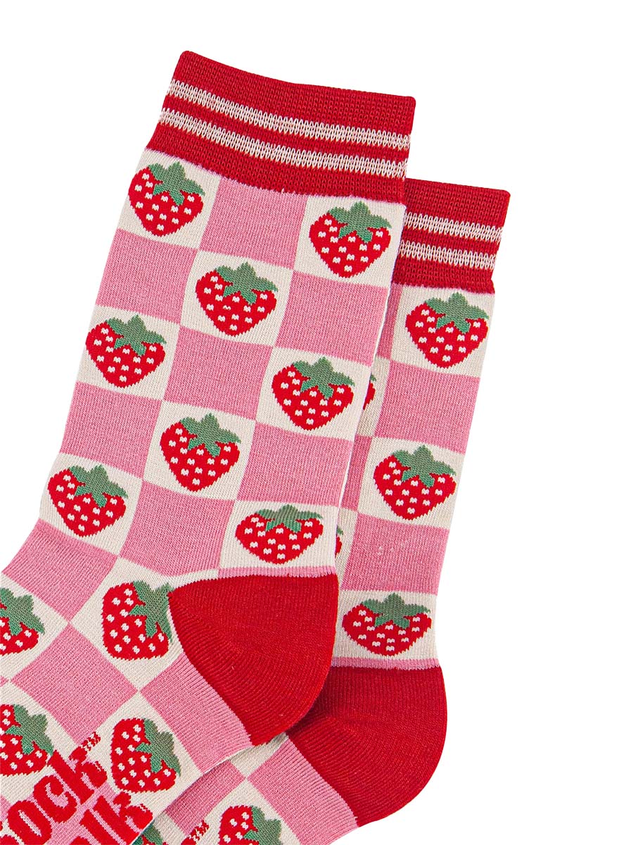 womens-bamboo-socks-pink-red-checked-strawberry-close-up