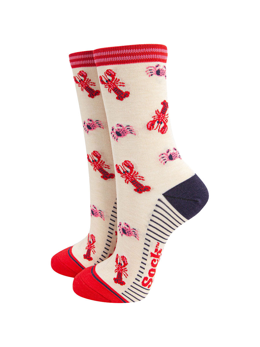 womens-bamboo-socks-cream-lobster-and-crab-ankle-socks-with-a-pattern-of-red-lobsters-and-pink-crabs