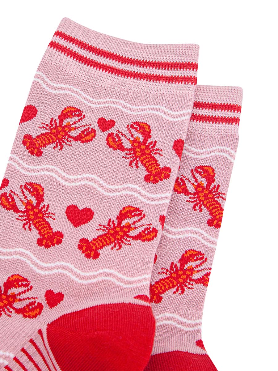 womens-bamboo-socks-light-pink-red-lobsters-close-up