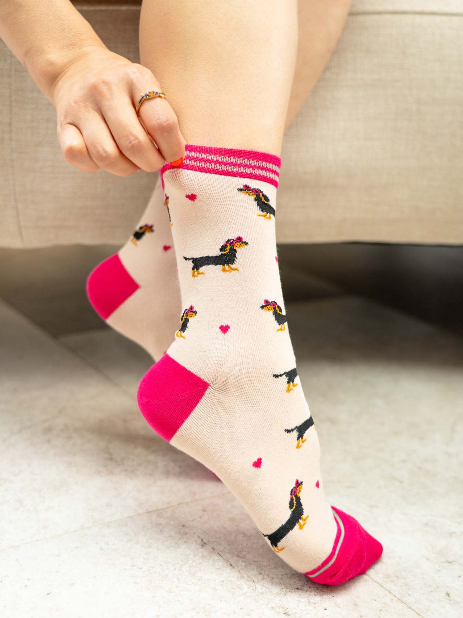 womens-sausage-dog-in-heart-glasses-bamboo-socks