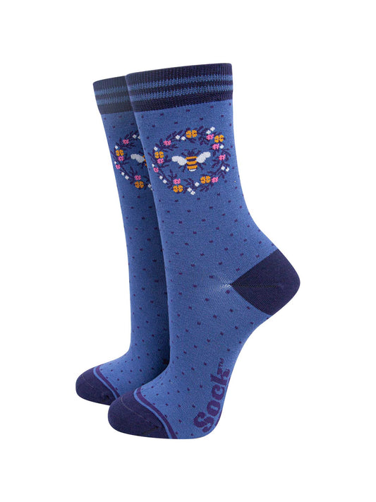 womens-bamboo-socks-denim-blue-navy-blue-bee-wreath