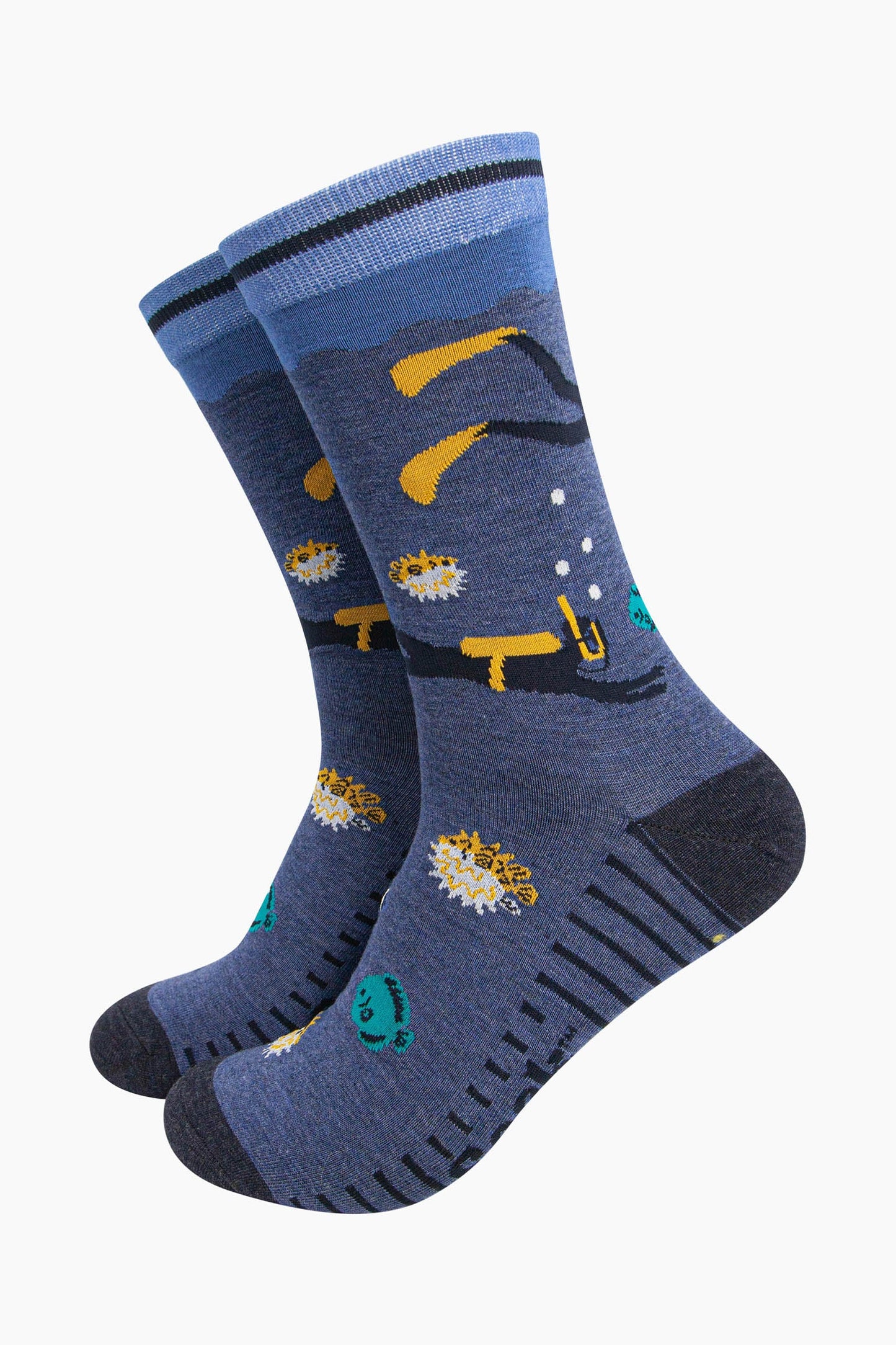 mens-bamboo-socks-denim-blue-scuba-diver-and-fish-pattern-underwater-scene-diver-fish