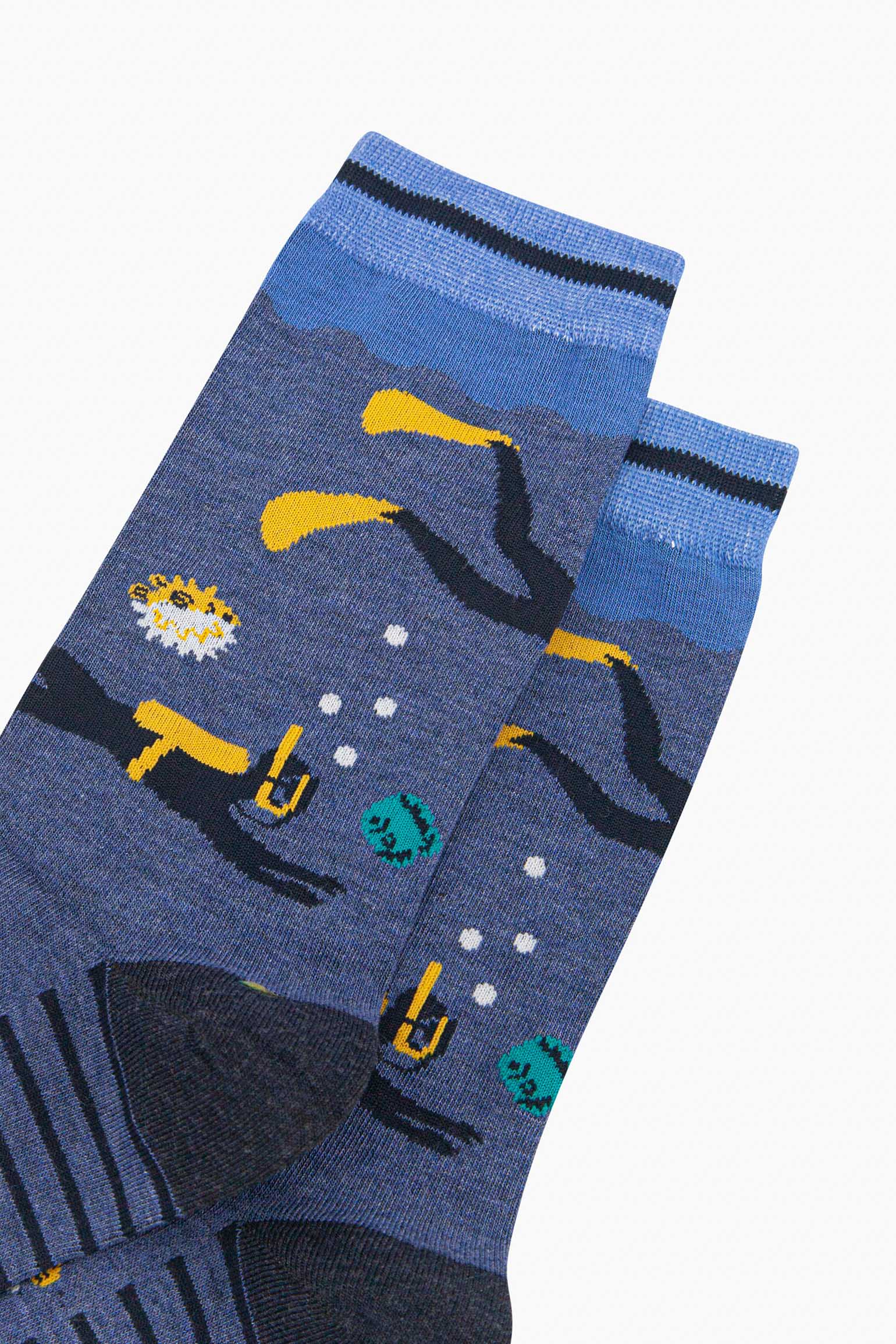 mens-bamboo-socks-denim-blue-scuba-diver-and-fish-close-up-diver-swimming-encircling-design-tropical-fish-scuba-tank-snorkle