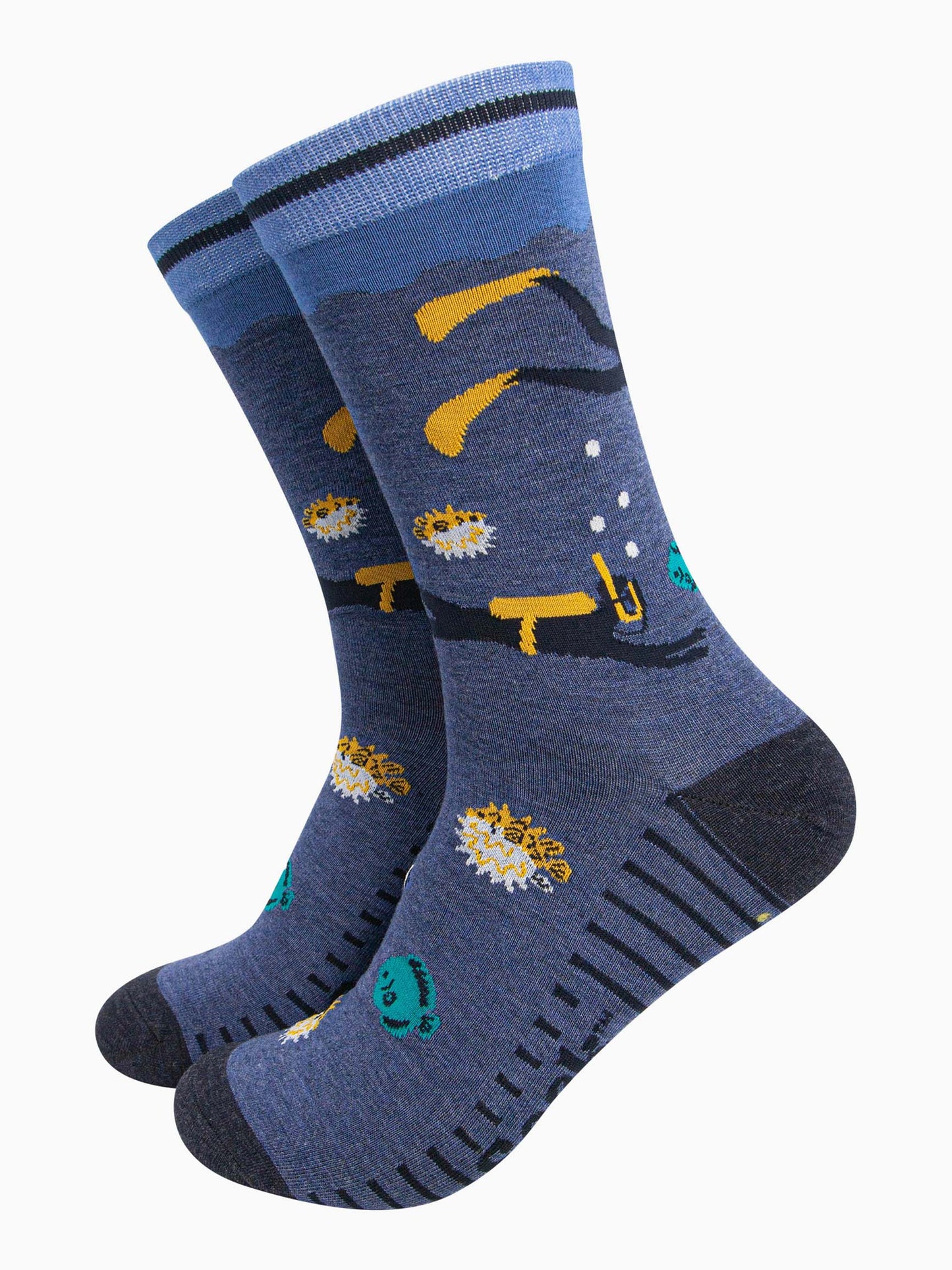 mens-bamboo-socks-denim-blue-scuba-diver-and-fish-pattern-underwater-scene-diver-fish