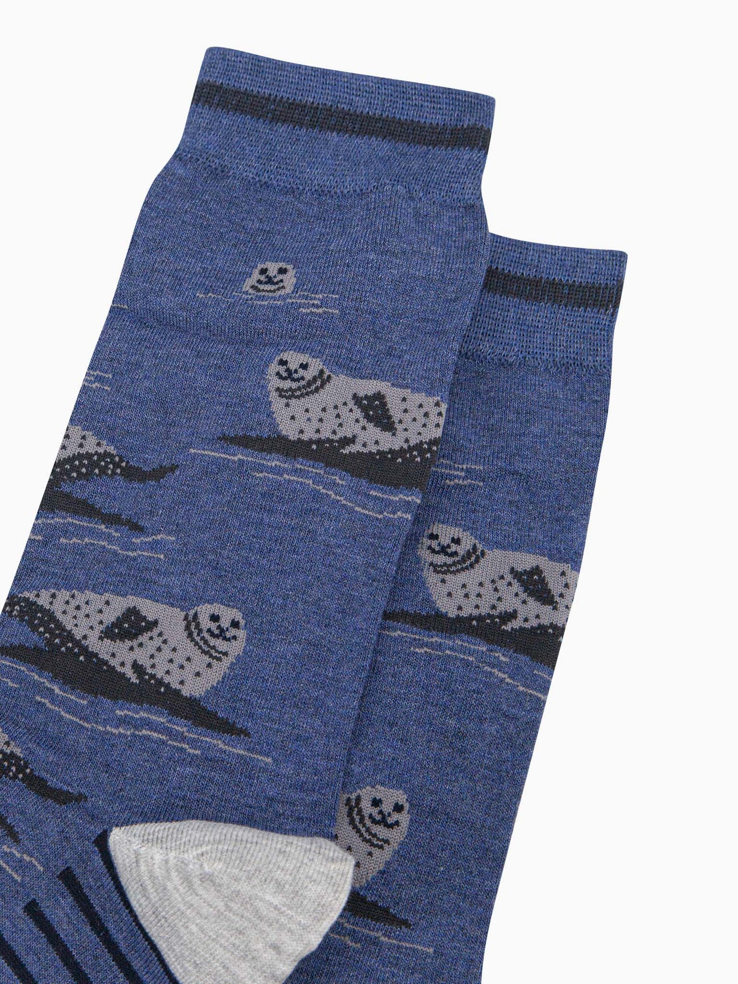 mens-bamboo-socks-denim-blue-seals-close-up-seals-lying-on-rocks-and-heads-above-waterline