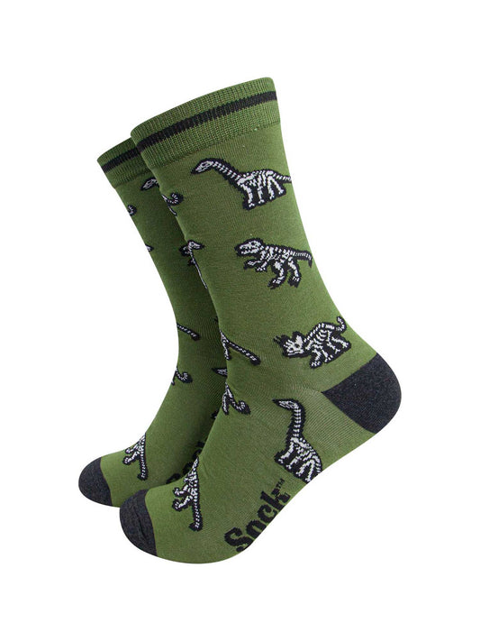 mens-bamboo-socks-green-dinosaur-skeletons-pattern-fossilised-t-rex-triceratops-brontosaurus