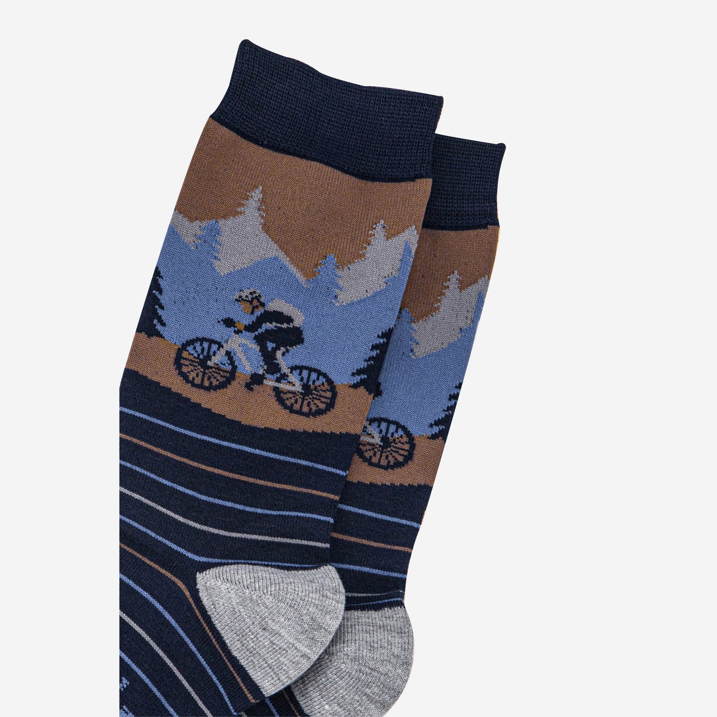 mens-bamboo-socks-navy-blue-denim-blue-mountain-bike-scene-close-up