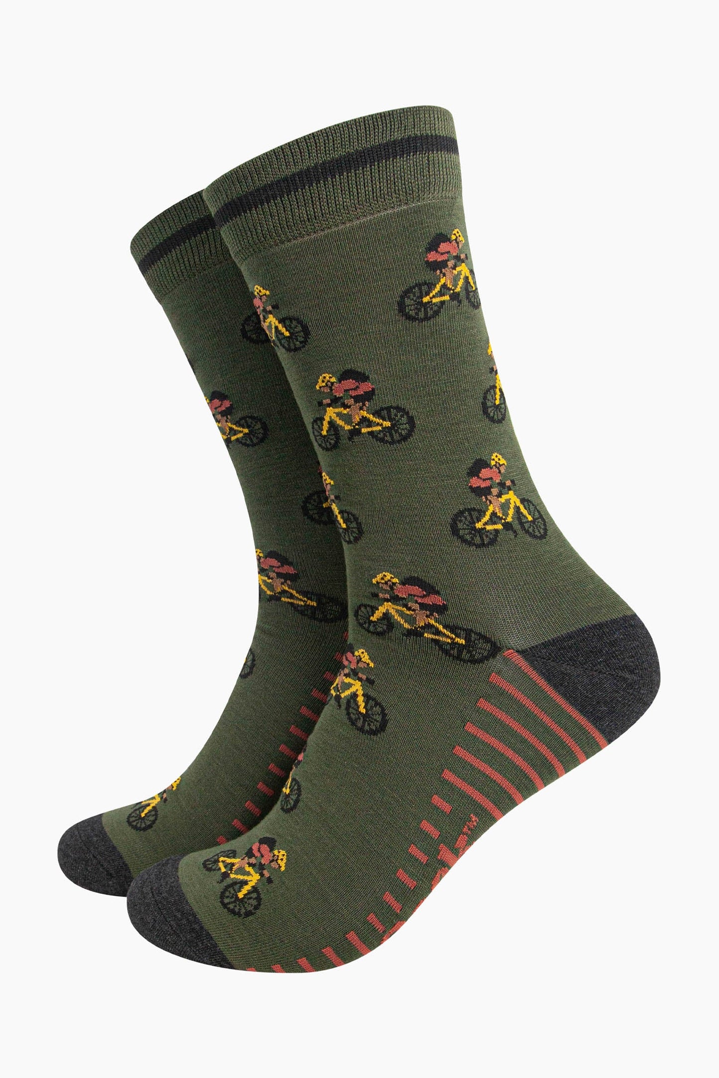 mens-bamboo-socks-khaki-mountain-bikers-pattern-cyclists-on-yellow-mountain-bikes