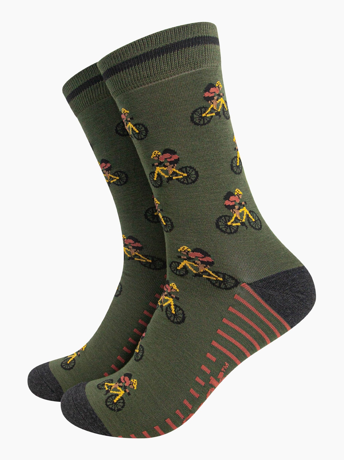 mens-bamboo-socks-khaki-mountain-bikers-pattern-cyclists-on-yellow-mountain-bikes