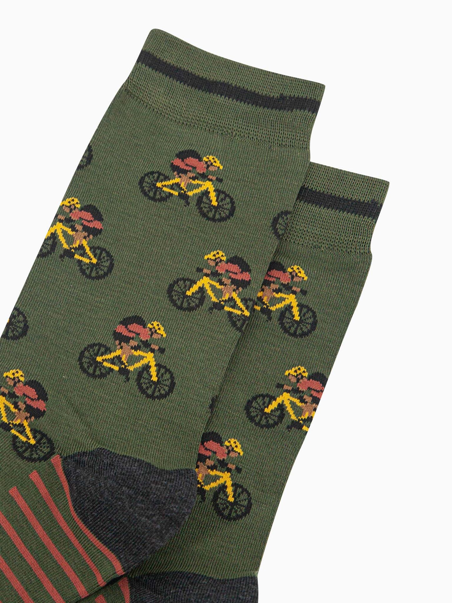 mens-bamboo-socks-khaki-mountain-bikers-close-up-cyclist-with-backpack-on-yellow-mountain-bikes