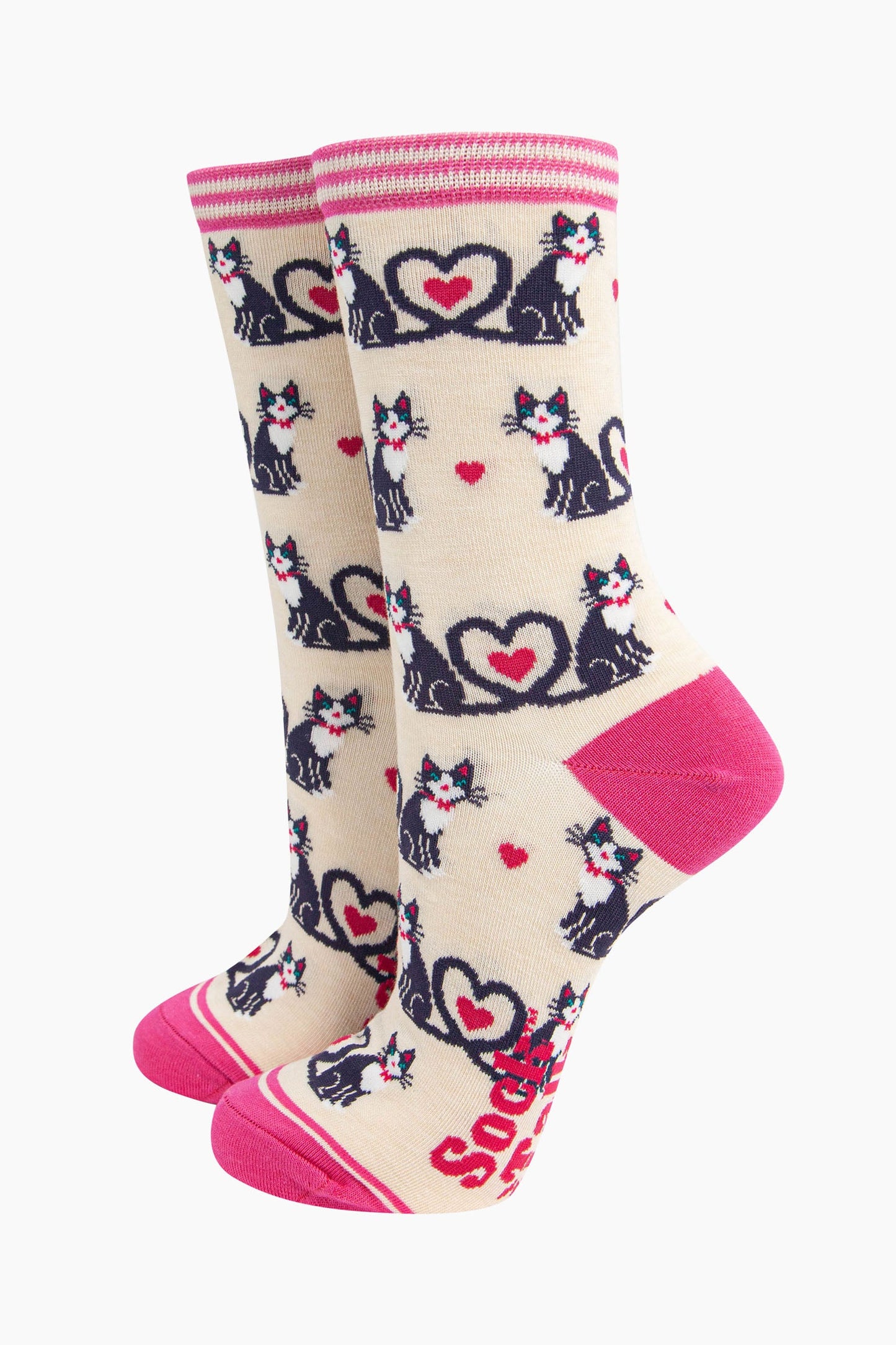 womens-bamboo-socks-cream-cats-love-heart-tails-showing-all-over-pattern-of-black-cats-and-pink-hearts