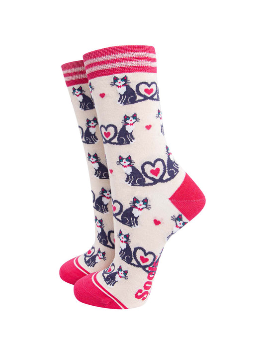 womens-bamboo-socks-cream-cats-love-heart-tails-showing-all-over-pattern-of-black-cats-and-pink-hearts