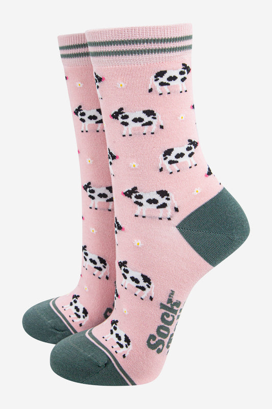 womens-bamboo-socks-light-pink-green-spring-cow-farm-animals