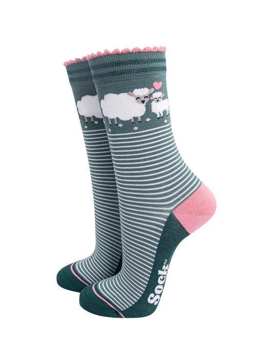 womens-bamboo-socks-green-pink-lambs-sheep-farm-animals